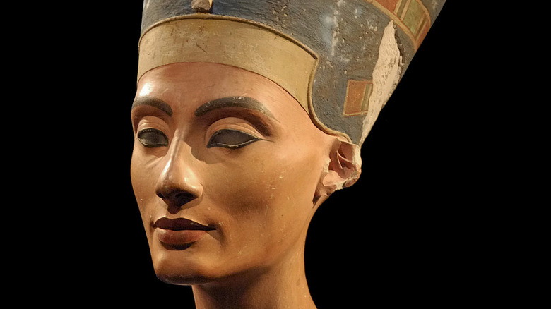 Bust of Nefertiti in blue crown