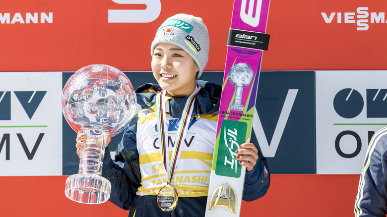 Sara Takahashi with a trophy