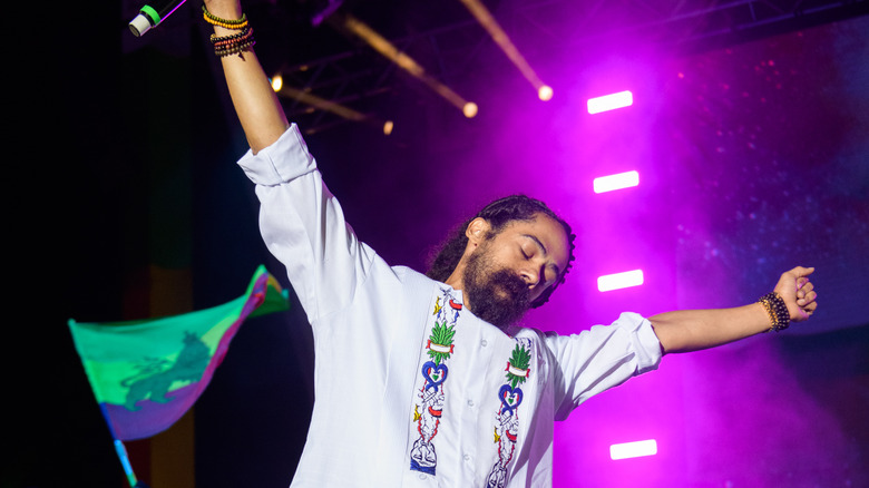 Damian Marley performing live