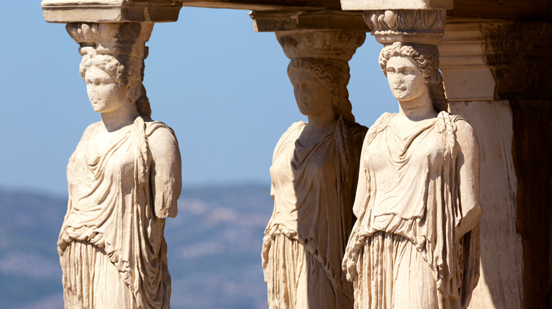 parthenon column of statues