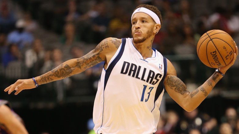 Delonte West playing baseketball in hand