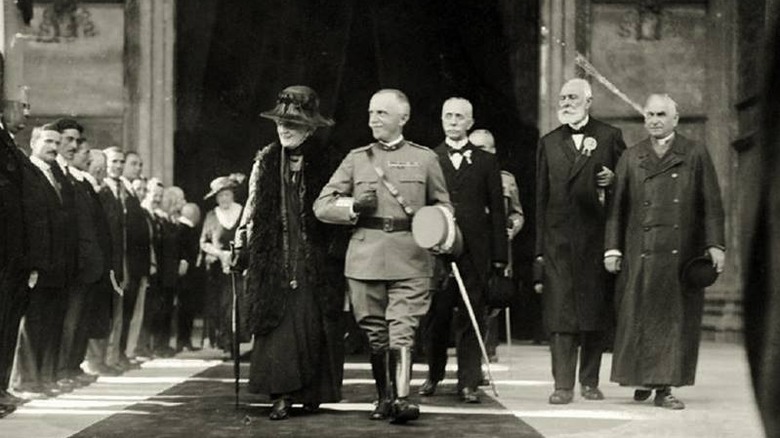 Vittorio Emanuele III leaving court