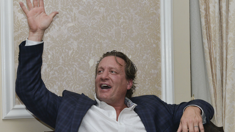 Jeremy Roenick with a hand in the air