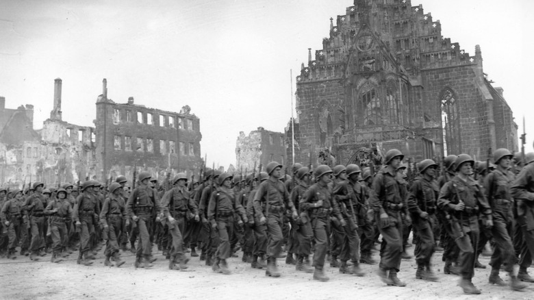 US troops advance through Nuremberg