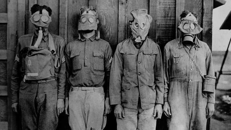 WWI soldiers in gas masks