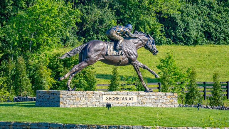Secretariat statue in Kentucky