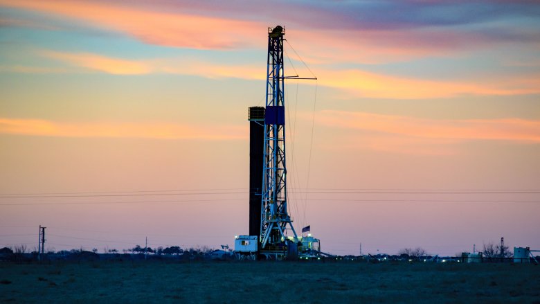 fracking oil rig