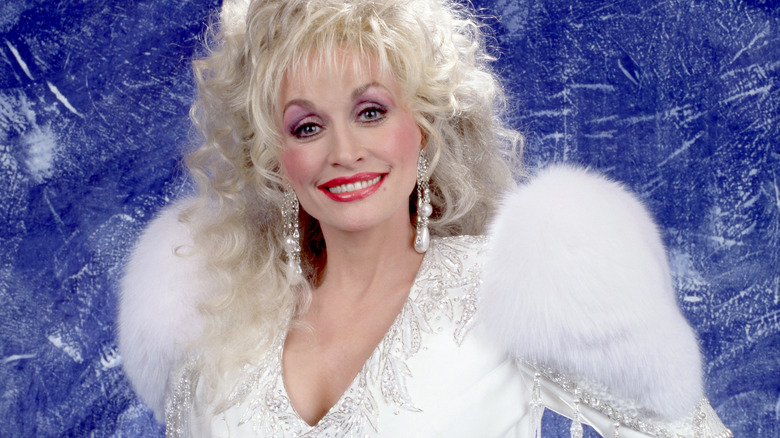 Dolly Parton and her giant shoulderpads