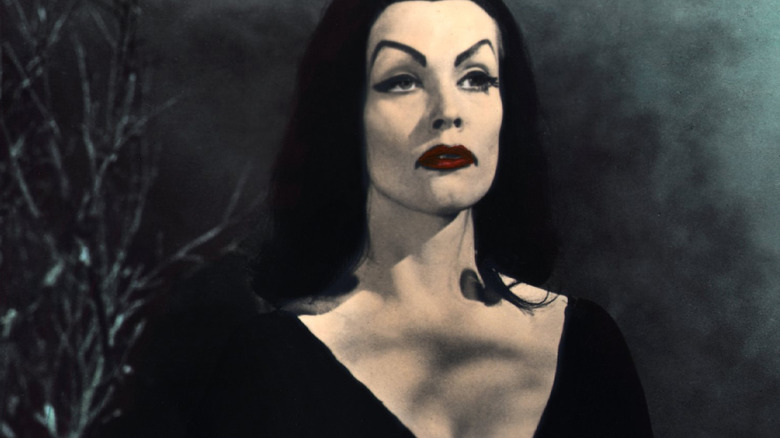 vampira Maila Nurmi looking evil