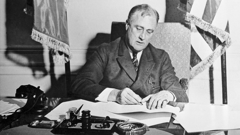 Franklin Roosevelt at desk, 1933