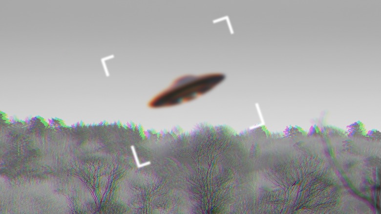 UFO in tracking square