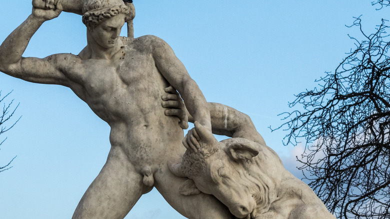 statue of theseus slaying the minotaur