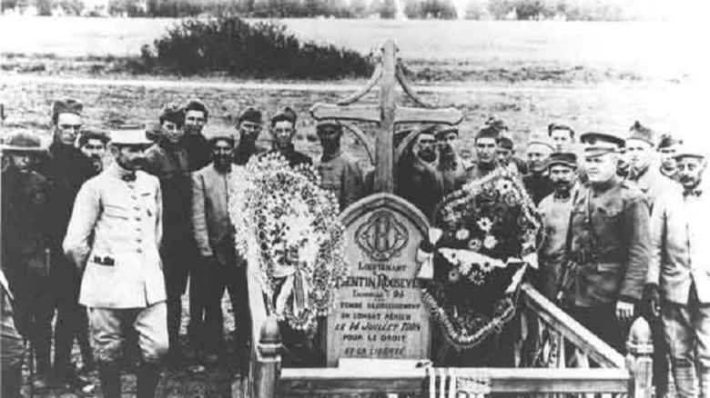 soldiers posing by Quentin Roosevelt's crash site