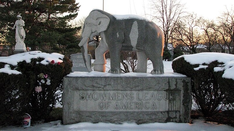 Elephant memorial at Showmen's rest