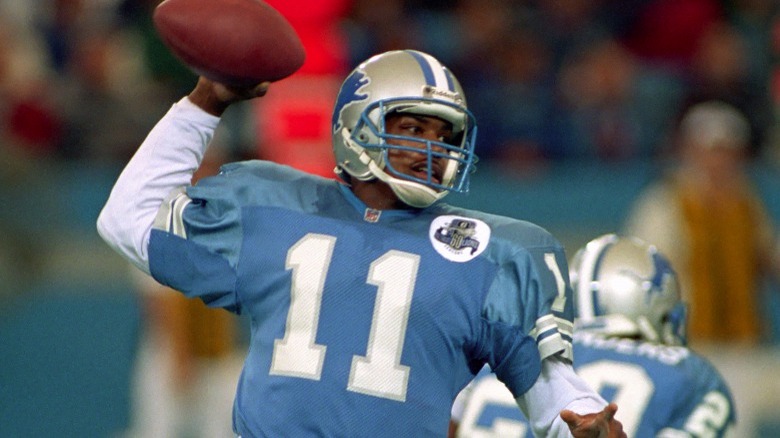 Andre Ware throwing ball Lions