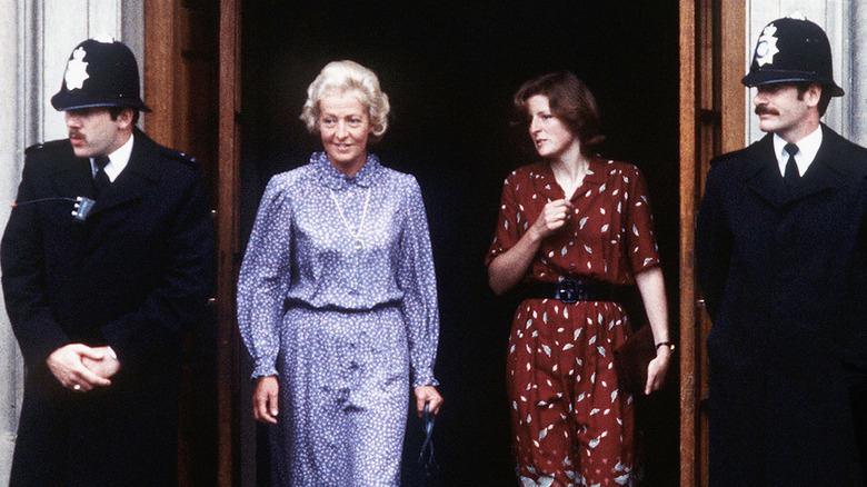Princess Diana's mother and sister leaving the hospital