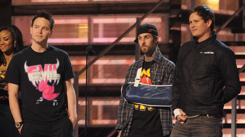 Blink 182 at the Grammy's Travis Barker arm in sling