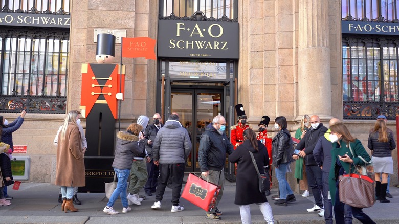 FAO Schwarz entrance