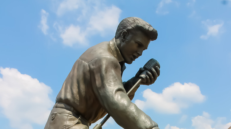 Elvis Presley memorial 