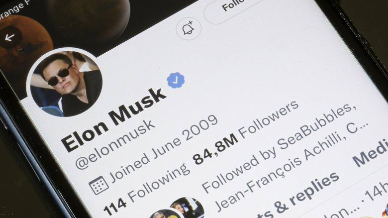 Elon Musk's Twitter account on cell phone