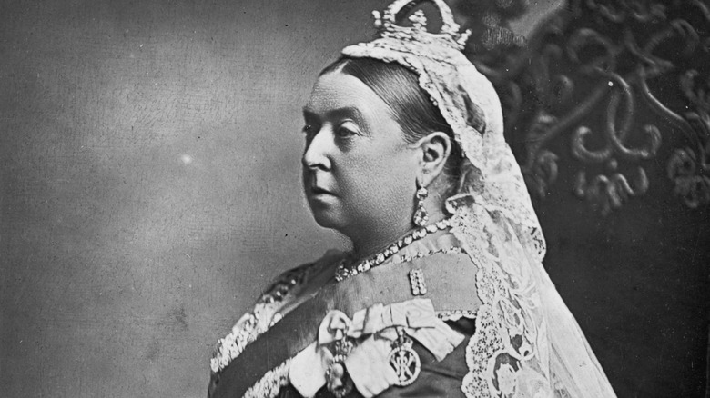 Queen Victoria looks right