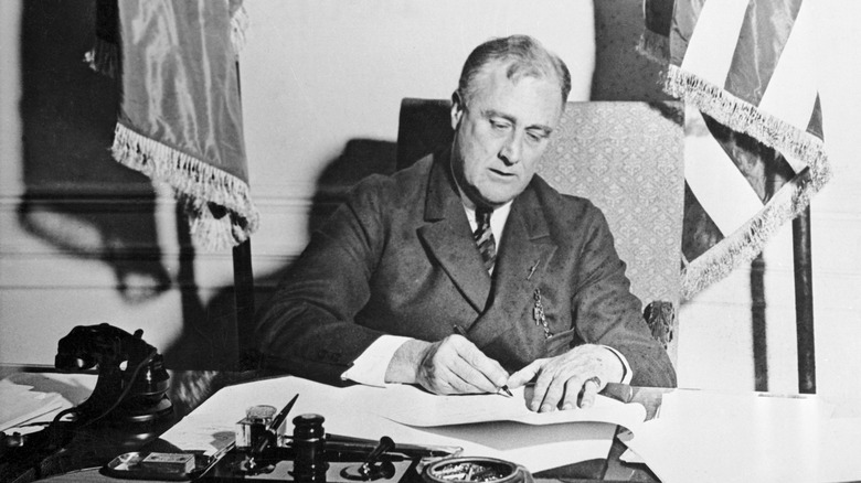 Franklin Roosevelt at desk