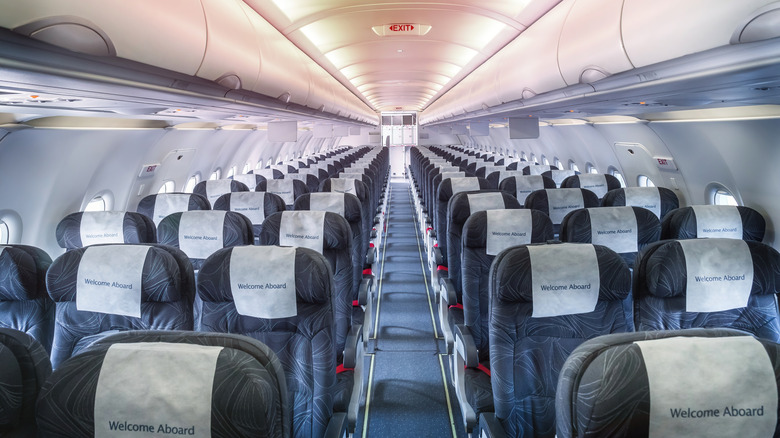 airplane empty seats