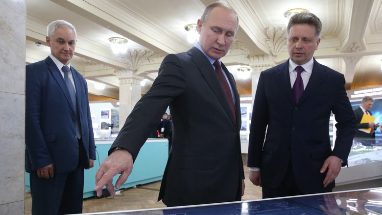 Putin and advisors
