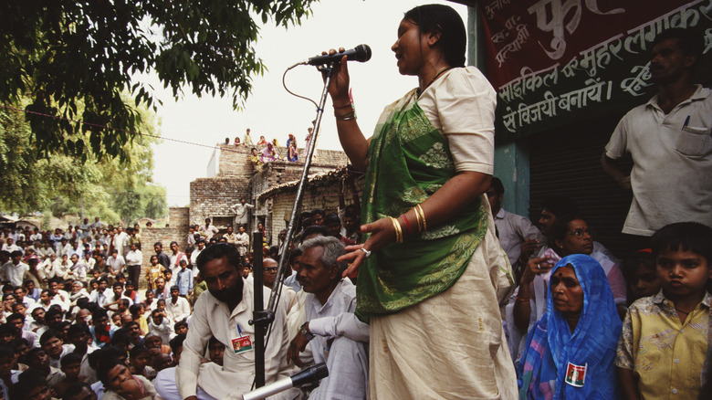 Phoolan Devi making campaign speech