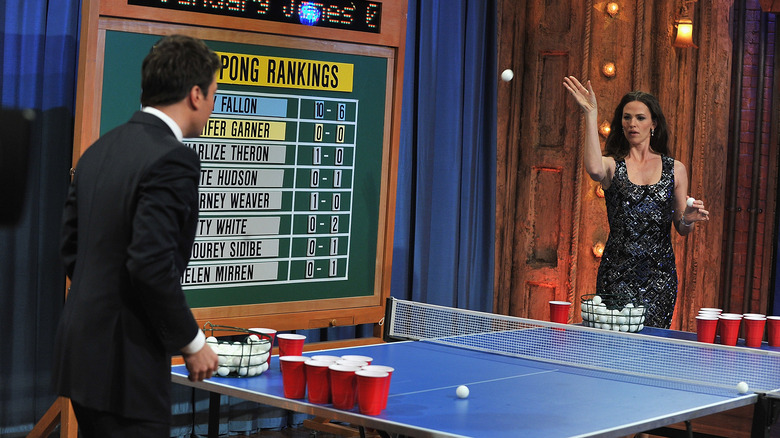 Jennifer Garner Jimmy Fallon beer pong