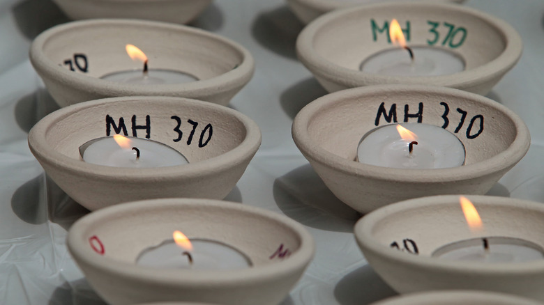 Candles in bowls reading MH370