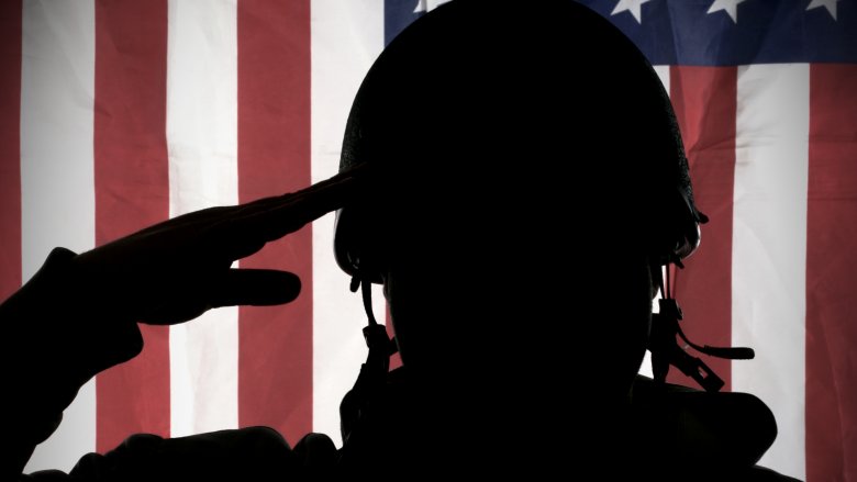 usa soldier saluting
