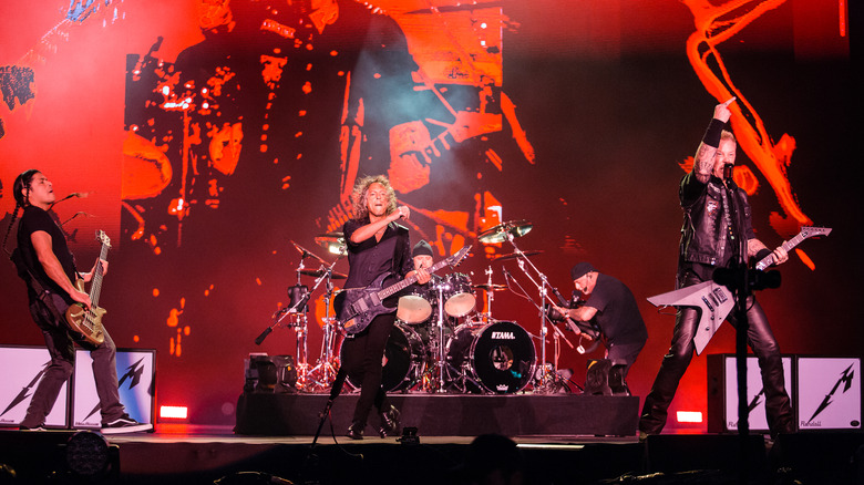Metallica playing red background