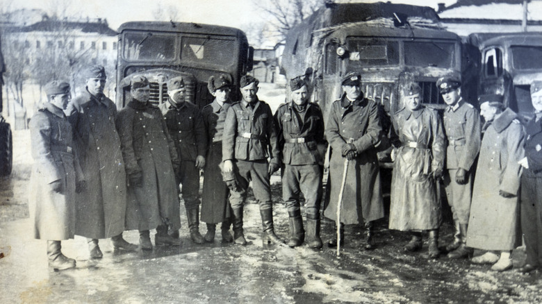 group of soldiers posing