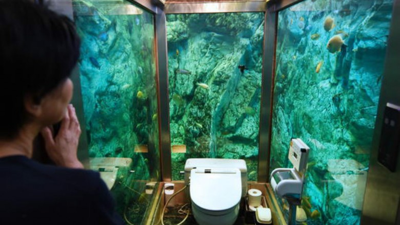 Bathroom aquarium - Akashi, Japan