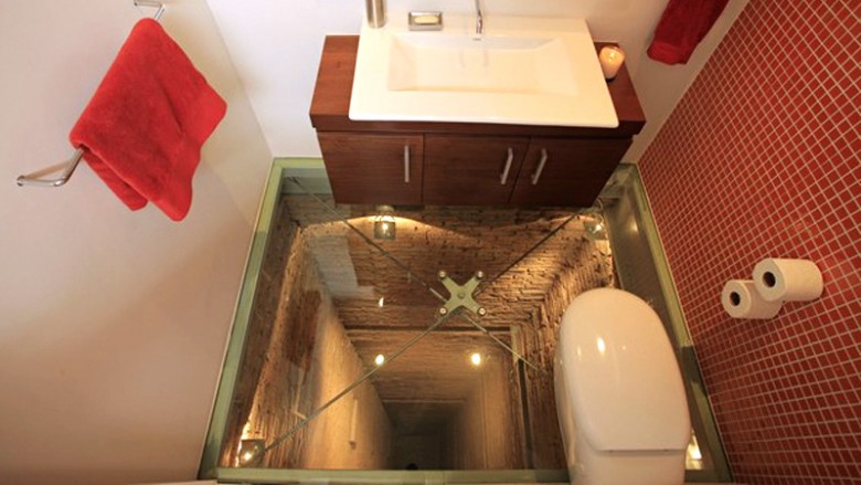 Bottomless pit bathroom - somewhere private