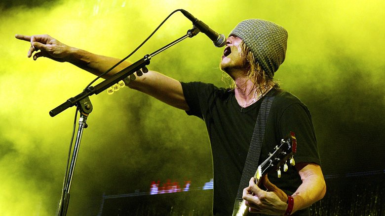 Wes Scantlin performing with Puddle of Mudd