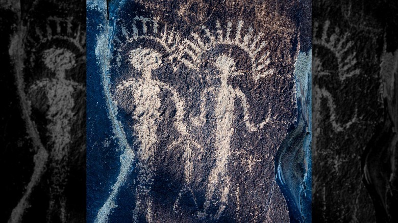 Wanapum petroglyphs on rock