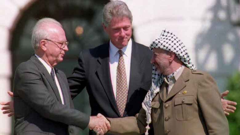 Yasser Arafat smiling with Bill Clinton