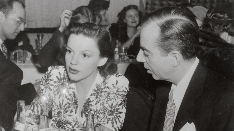 Vincente Minnelli and Judy Garland seated at a table