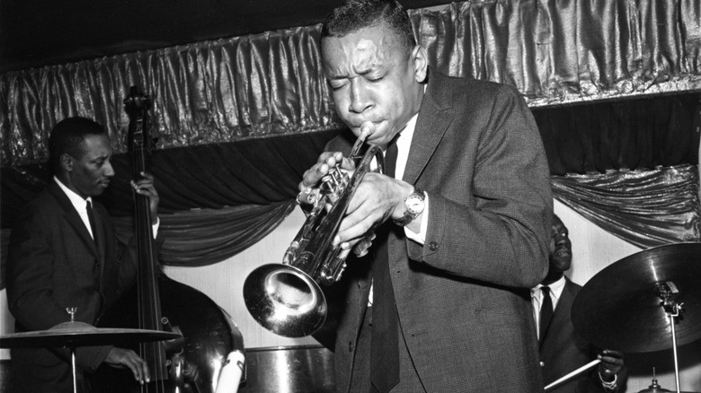 Lee Morgan on stage playing the trumpet