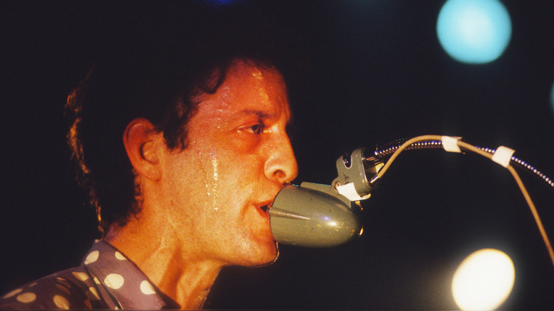 Mark Sandman singing pressed against mic on stage