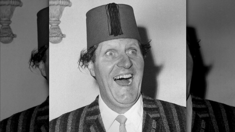 Tommy Cooper smiling suit fez