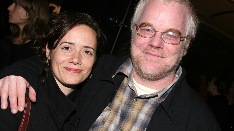 Philip Seymour Hoffman Mimi O'Donnell posing for photos