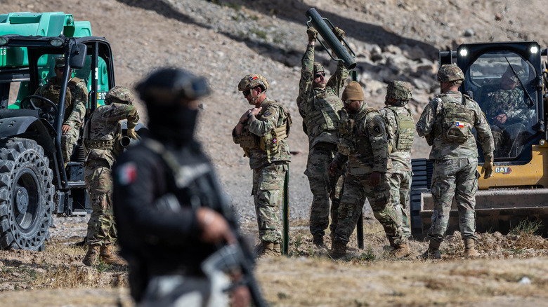 Mexican soldiers patrol border near Ciudad Juarez
