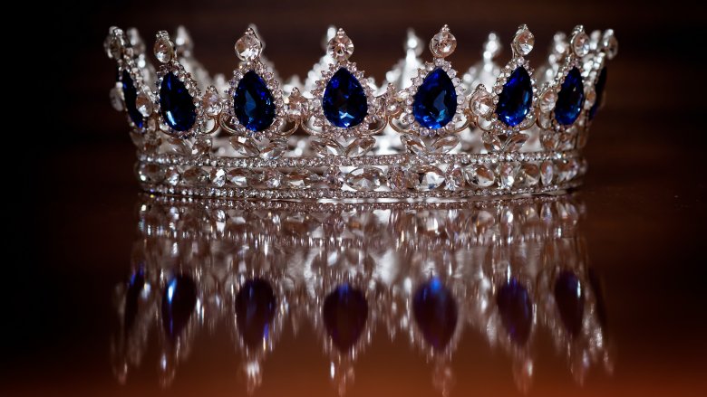diamond crown sapphires
