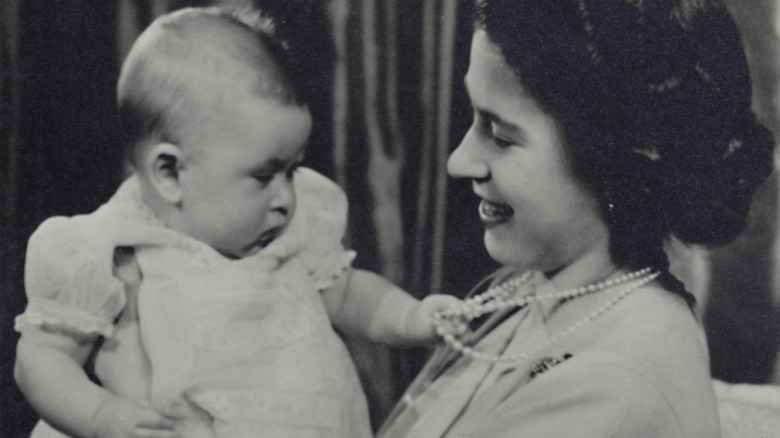 elizabeth with a newborn prince charles