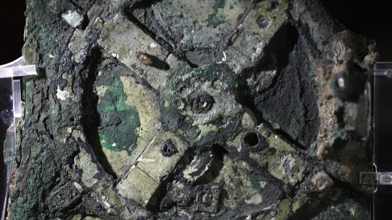 photo of Antikythera mechanism