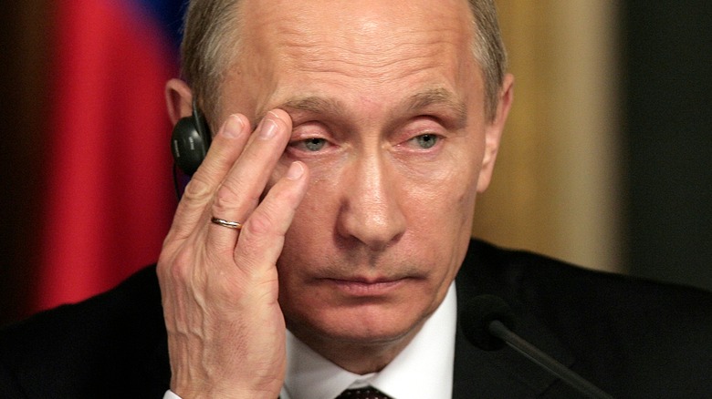 Vladimir Putin hand eye