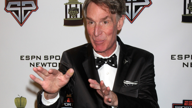 bill nye gesturing at an event